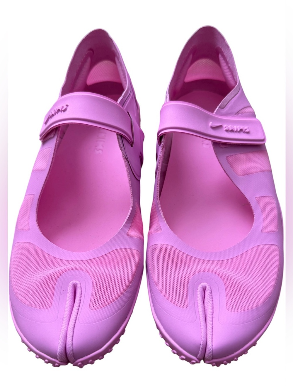 NikeSKIMS Rift Mesh split toe shoe